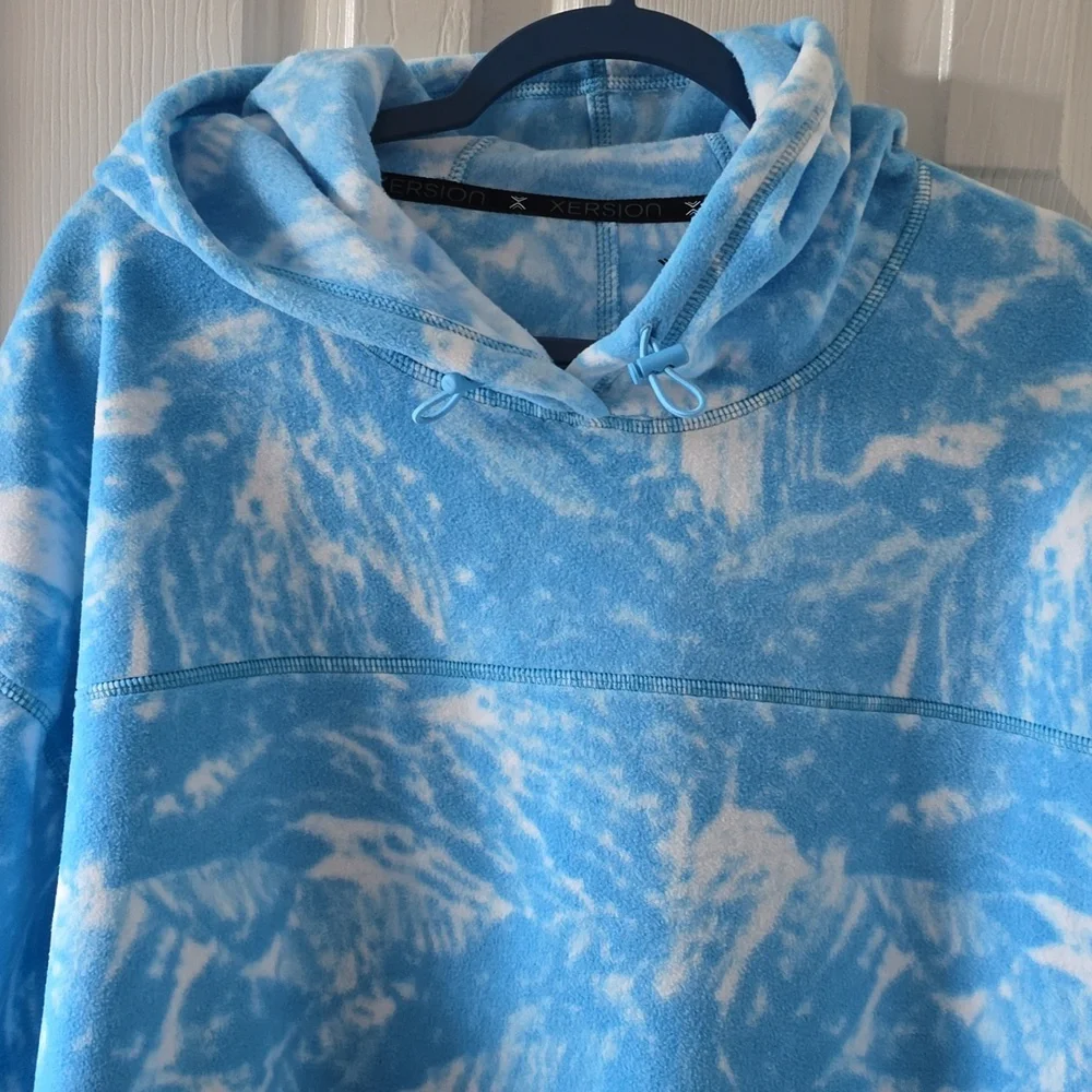 XERSION BRAND MEN'S BIG AND TALL BLUE & WHITE HOODED FLEECE SIZE XXL